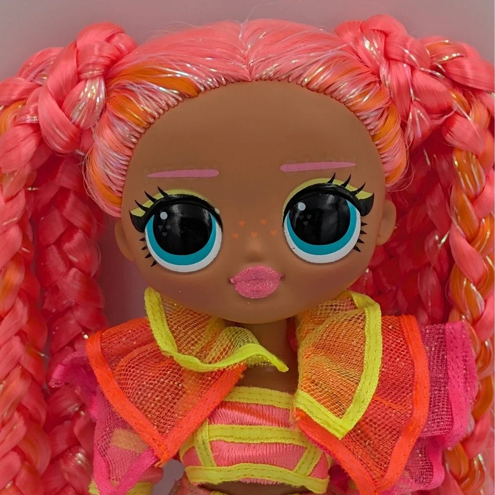 LOL Surprise OMG Lights Dazzle Fashion Doll Pink Braided Hair Neon Accessories